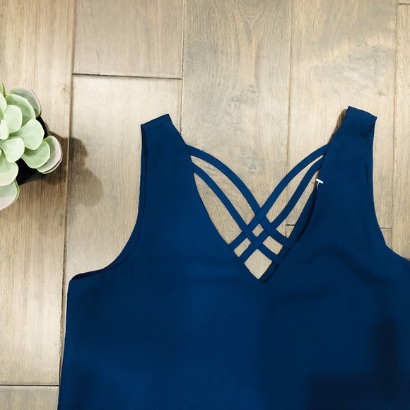 Ricki’s | Top with Crisscrossed Details In Front - Picture 3 of 8